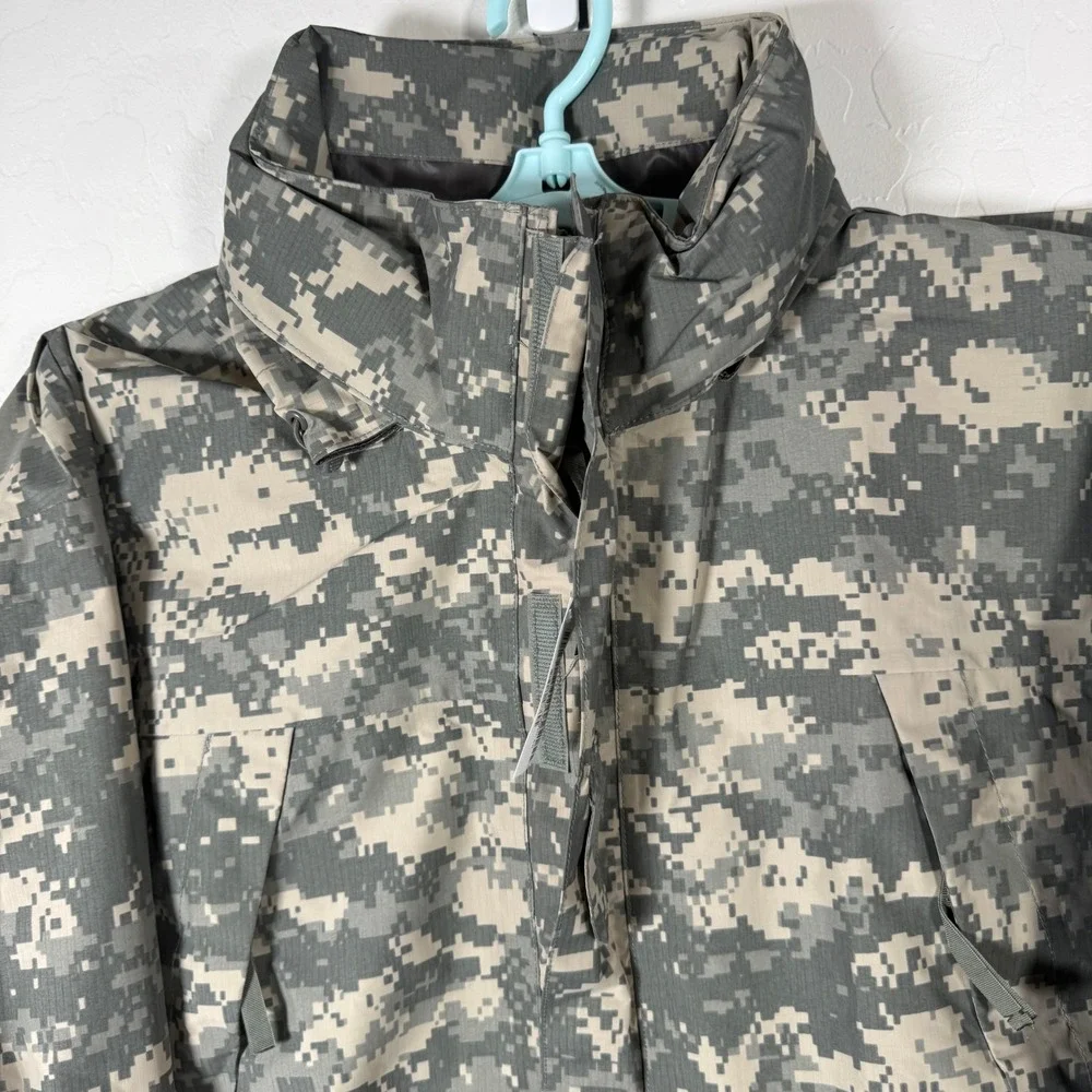 Extreme Cold Wet Weather Jacket Gen III Layer 6 UCP Camouflage Medium Regular